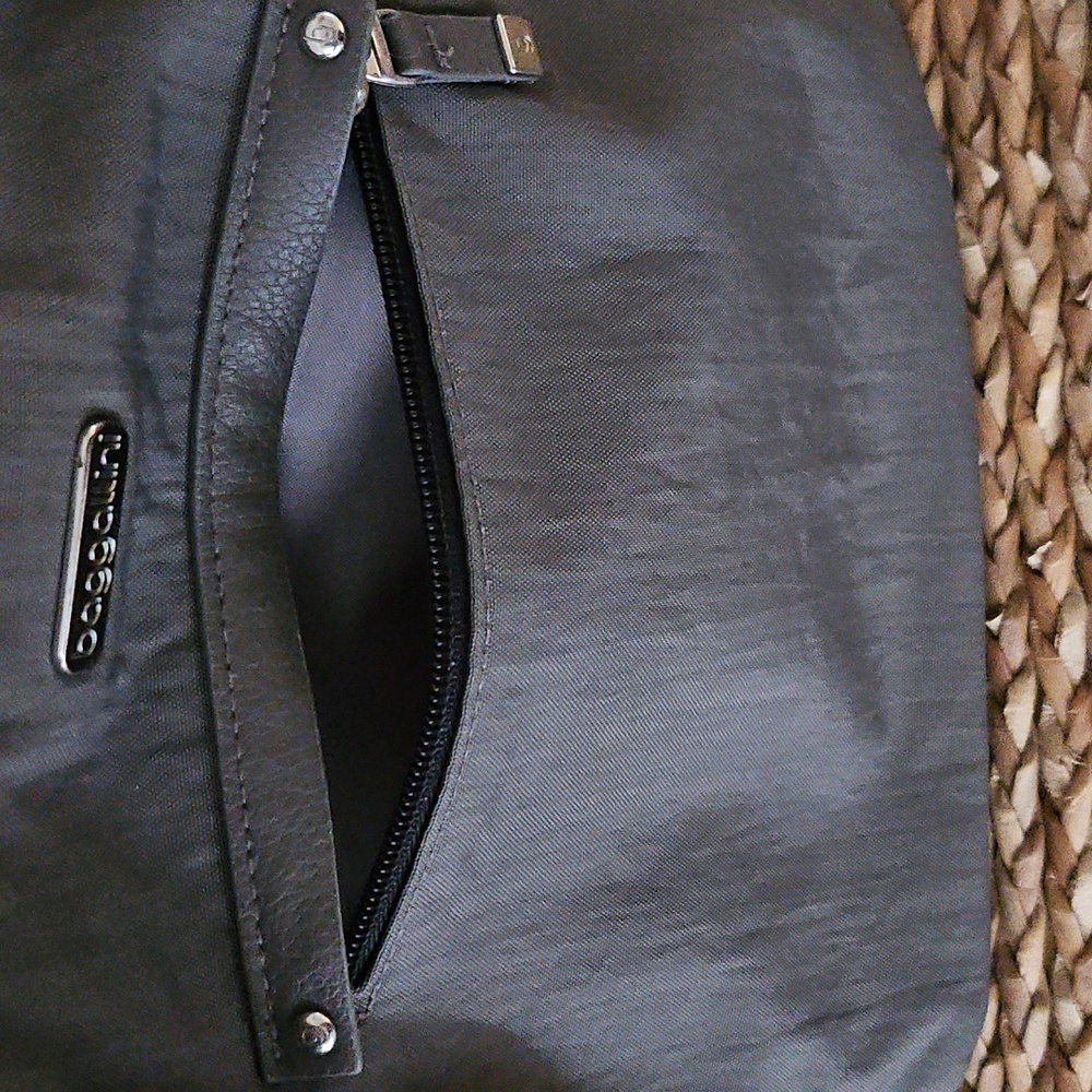 🎉HP🎉 Baggallini Charcoal Crossbody Bag - Picture 7 of 7